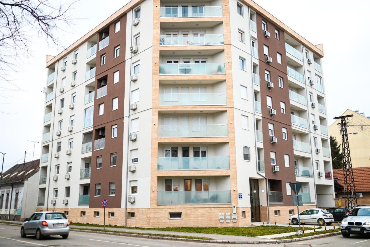 Lena Apartman Subotica Buitenkant foto